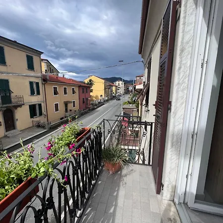5 Terre Hub Migliarina * La Spezia